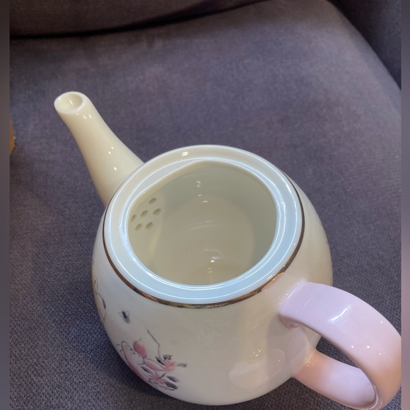 BNWT Winnie the Pooh and piglet teapot - Picture 2 of 2